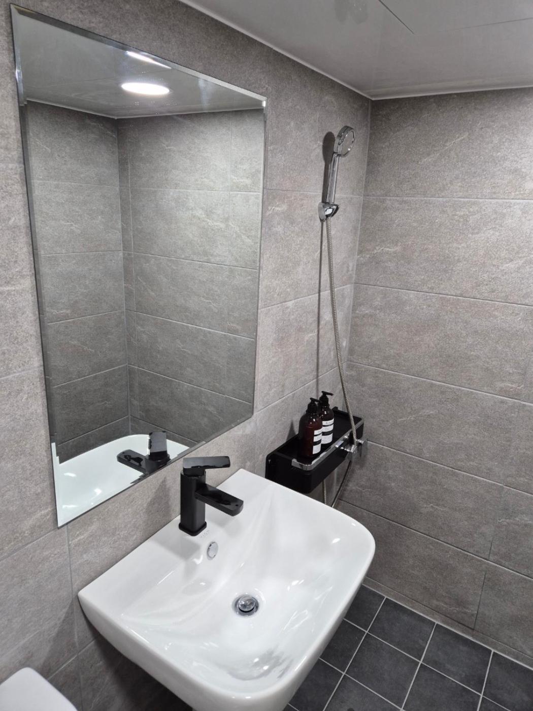 Gangnam Seven Hostel Сеул Екстериор снимка